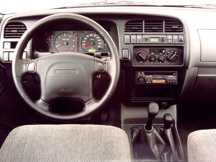 Панель приборов Opel Monterey DTI 16V RS 1998 года  (фото 2 из 24)